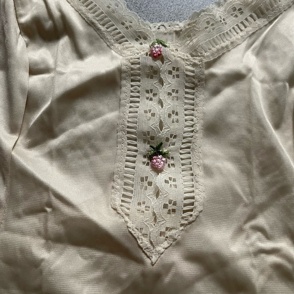Vintage Gay Lure Light Beige Camisole Size Medium - Picture 2 of 6